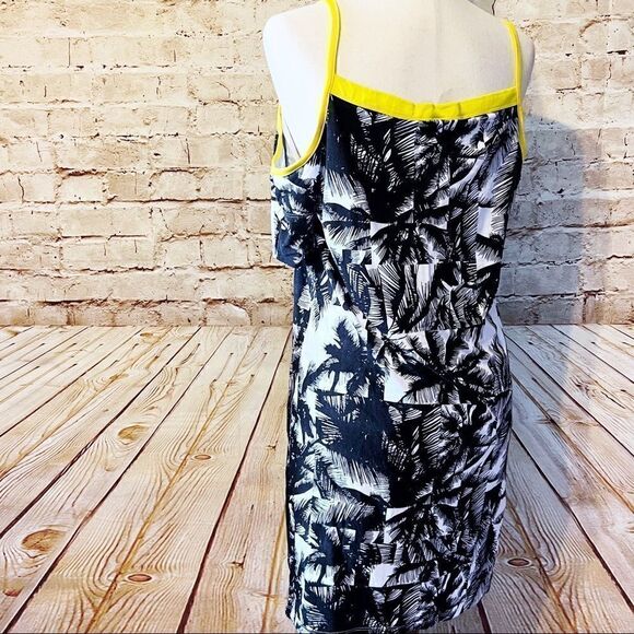 Fabletics tropical palm cold shoulder dress - Picture 5 of 5